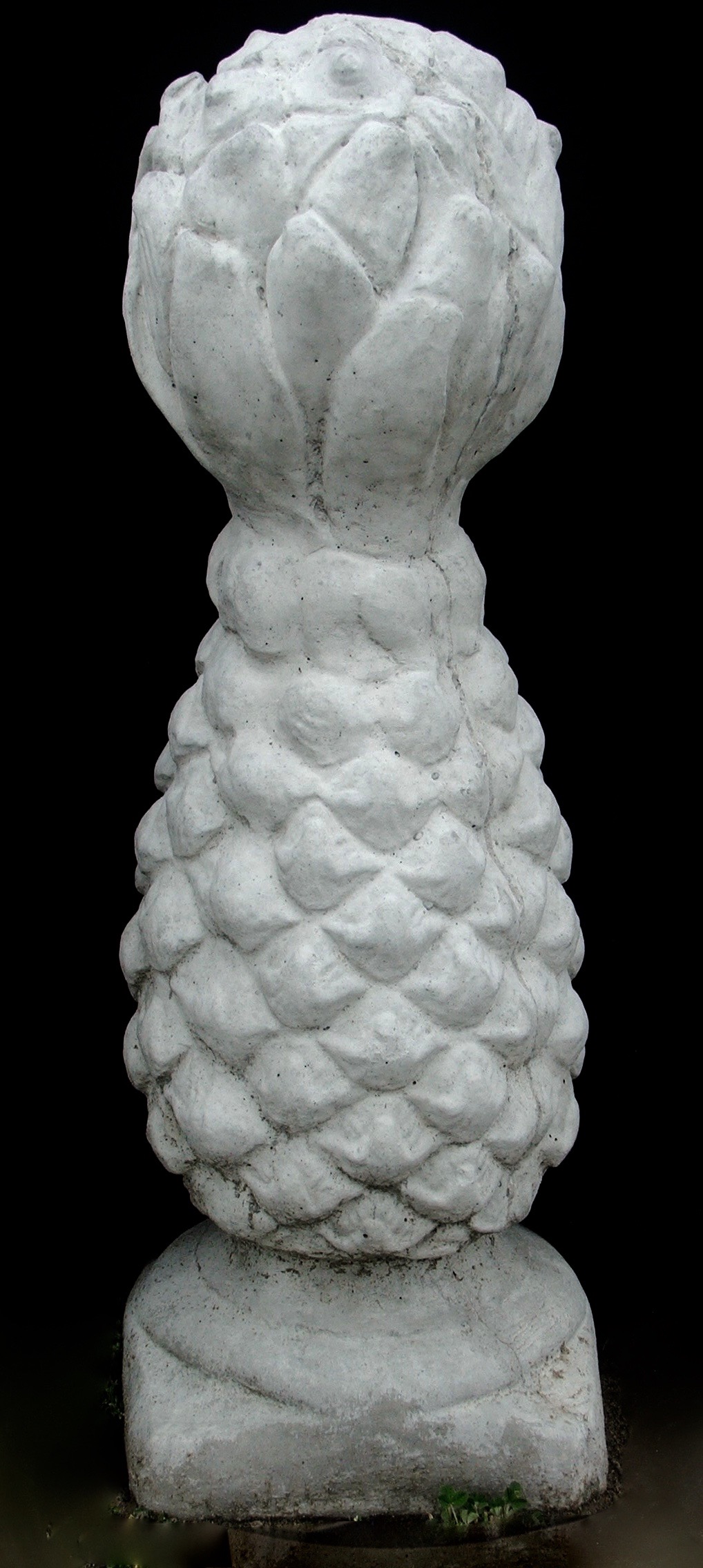 resin pineapple statue